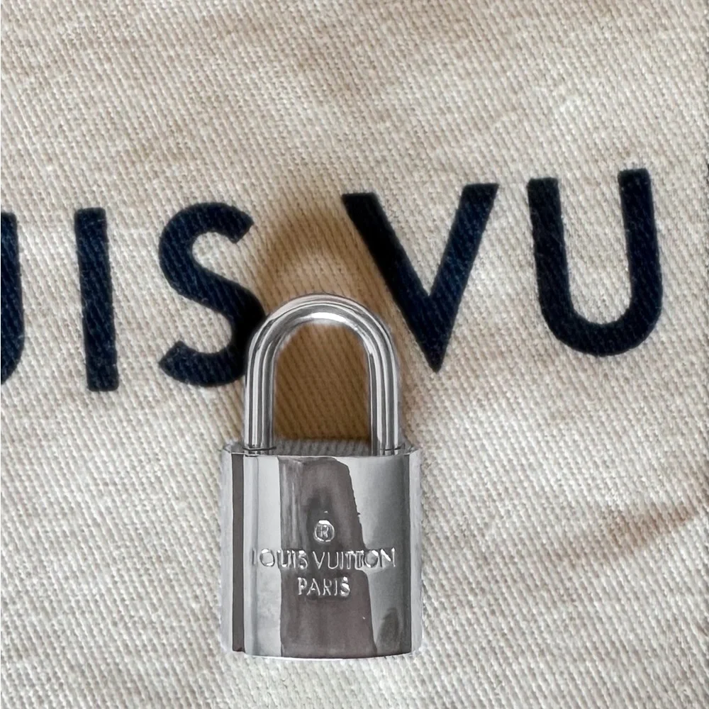 New Louis Vuitton Silver Lock and Key with COA #315 3 pc - Picture 8 of 8